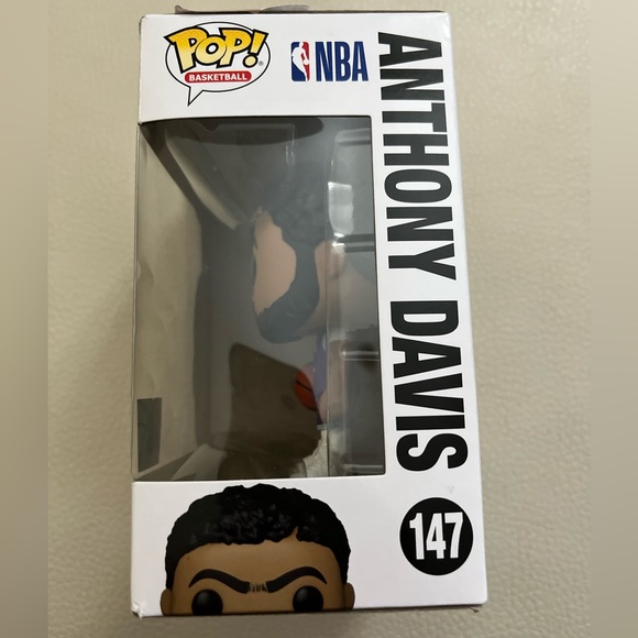 NWT - Funko Pop! Basketball Los Angeles Lakers #147 Anthony Davis - Picture 3 of 8